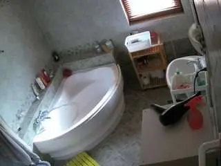 Camsoda Private Sex Chat of voyeurcam-julmodels-bath-1st-2