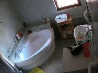 Camsoda Free Porn Cam of voyeurcam-julmodels-bath-1st-2