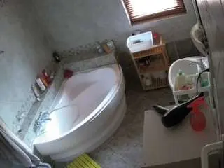 Camsoda Adult Webcams of voyeurcam-julmodels-bath-1st-2