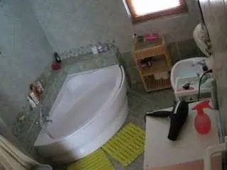 Camsoda Free Porn Cam of voyeurcam-julmodels-bath-1st-2