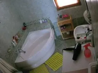 Camsoda Sex Cam of voyeurcam-julmodels-bath-1st-2