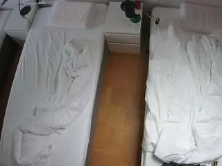 Camsoda Live Sex Cam of voyeurcam-julmodels-bed-5