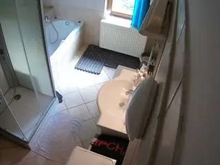 Camsoda Adult Webcams of voyeurcam-julmodels-bath-2nd-2
