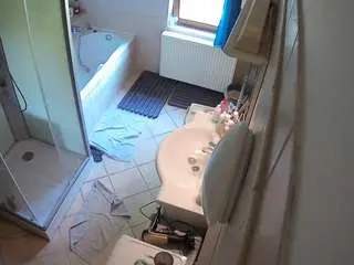 Camsoda Free Porn Cam of voyeurcam-julmodels-bath-2nd-2