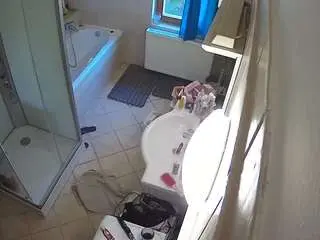 Camsoda Free Porn Cam of voyeurcam-julmodels-bath-2nd-2