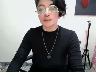 Camsoda Private Sex Chat of cameliasaenz
