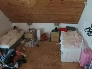 Camsoda Watch Live Sex Cams of voyeurcam-julmodels-whitebed-3