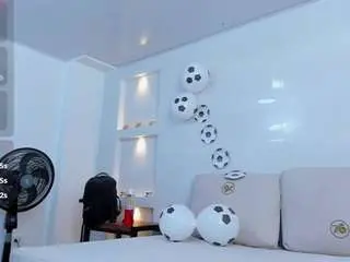 Camsoda Nude Webcam of zenda-evans
