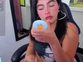 Camsoda Nude Webcam of luna-torres