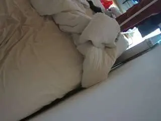 Camsoda Live Sex Cam of voyeurcam-julmodels-whitebed-4