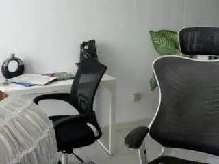 Camsoda Nude Webcam of emilybrowm