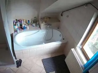 Camsoda Live Sex of voyeurcam-julmodels-bath-2nd-1