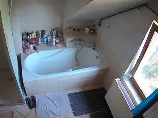 Camsoda Free Porn Cam of voyeurcam-julmodels-bath-2nd-1