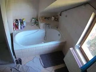 Camsoda Sex Cam of voyeurcam-julmodels-bath-2nd-1