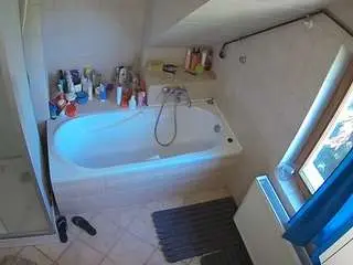 Camsoda Best Webcam of voyeurcam-julmodels-bath-2nd-1