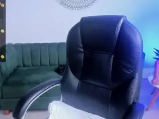 Camsoda Sex Cam of raven-reyes7