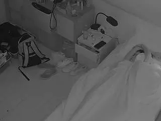 Camsoda Private Sex Chat of voyeurcam-julmodels-bed-7