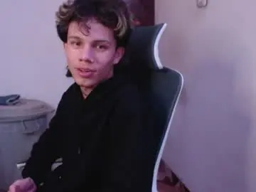 Chaturbate Live Sex Cam of andy_dan1