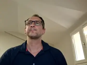 Chaturbate Live Sex Cam of loic31_31
