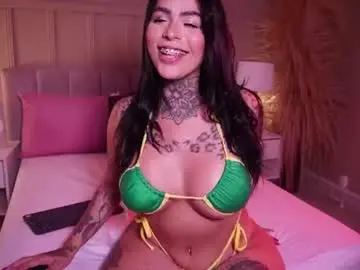 Chaturbate Free Porn Cam of curvyliciouss