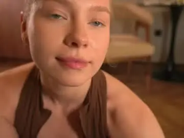 Chaturbate Live Sex Cam of snow_is_falling
