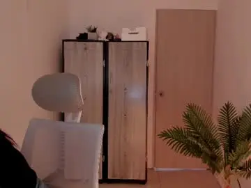 Chaturbate Live Sex Cam of pink_kitten_