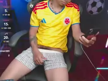 Chaturbate Live Sex Cam of mralpha_latino