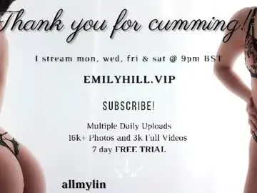 Chaturbate Live Sex Cam of littlee33