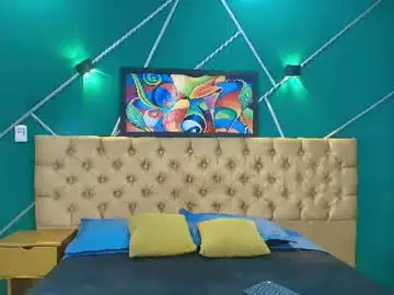 Chaturbate Live Sex Cam of liiaa_sweett_