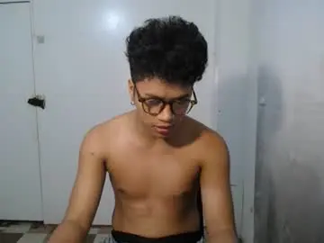 Chaturbate Free Porn Cam of naughtyhot_star19