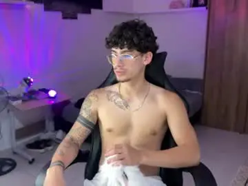 Chaturbate Live Sex Cam of kisan_smith