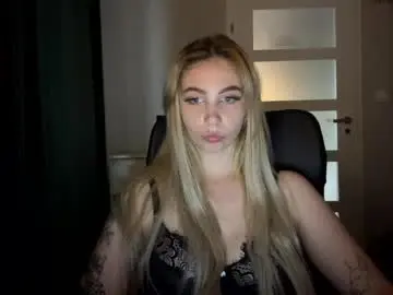 Chaturbate Live Sex Cam of lilysweetgirl