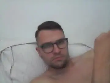 Chaturbate Watch Live Sex Cams of hardboylovemilfmoom