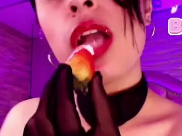 Chaturbate Live Sex Cam of roxanne_han