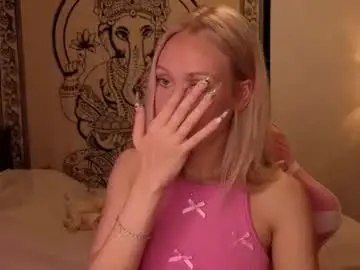 Chaturbate Live Sex Cam of pureeangel