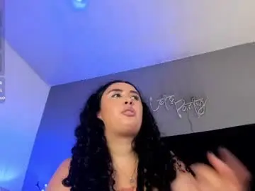 Chaturbate Live Porn of isaxcurves
