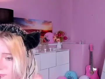Chaturbate Sex Cam of kiki_peach