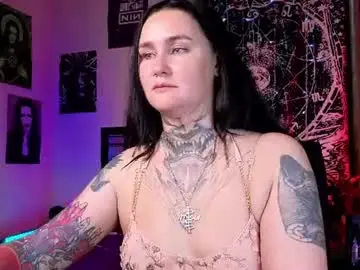 Chaturbate Nude Webcam of emmybrightj_