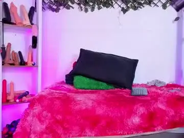Chaturbate Adult Video Chat of louise_nails