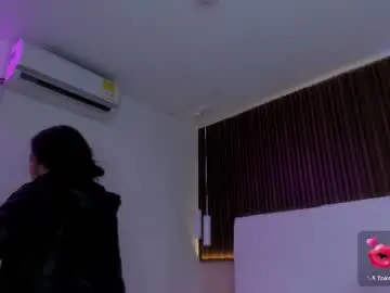 Chaturbate Live Sex Cam of rebeca__grey
