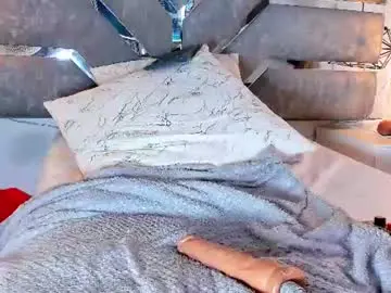 Chaturbate Live Sex of slut_milf_