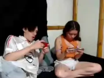 Chaturbate Live Sex Cam of miahells