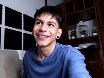 Chaturbate Live Sex Cam of austin_falcon