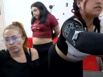 Chaturbate Adult Video Chat of emilyriskhot