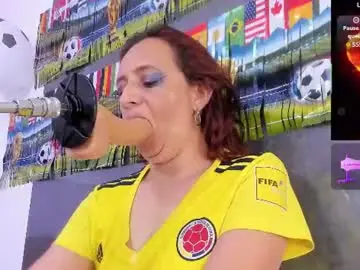 Chaturbate Sex Cam of issys_milf