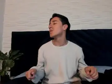 Chaturbate Live Sex Cam of andyjoy_