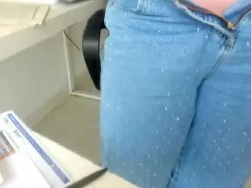 Chaturbate Adult Video Chat of emillybrowm