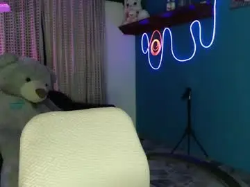 Chaturbate Live Sex Cam of lyann_