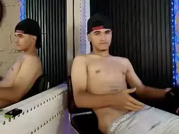 Chaturbate Live Sex Cam of andreao_pirlo