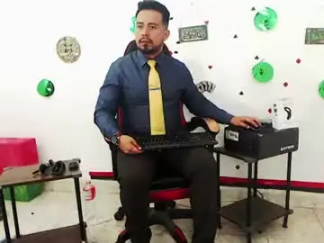Chaturbate Live Sex Cam of kalethbigdick88